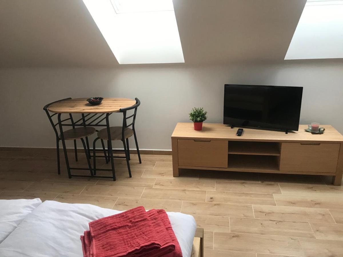 Penzion U Kostela Kuzelov Luaran gambar