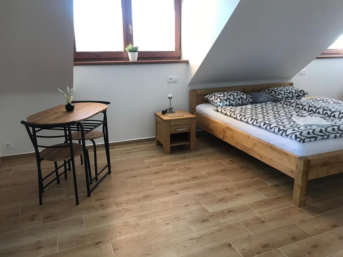 Penzion U Kostela Kuzelov Luaran gambar