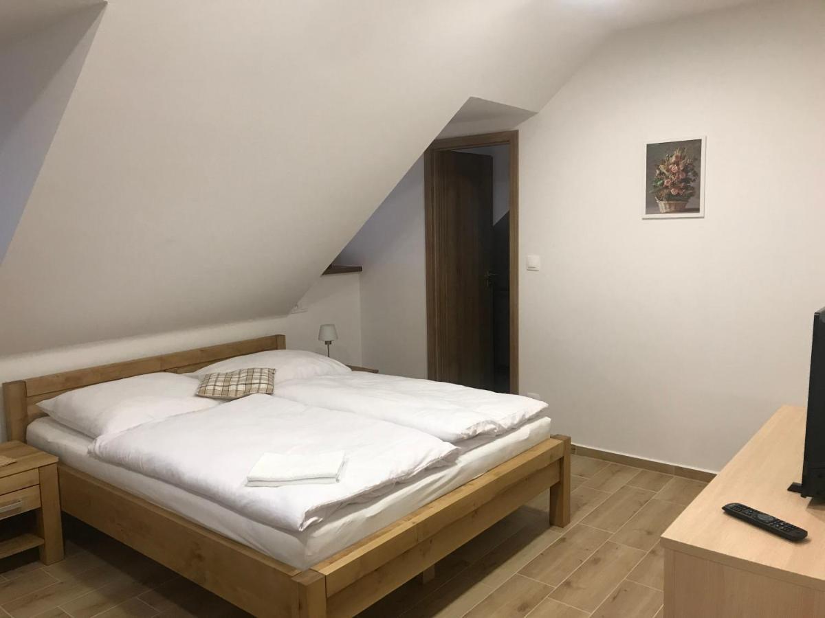 Penzion U Kostela Kuzelov Luaran gambar